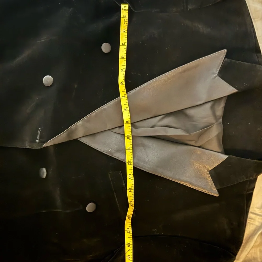 Men's Black Velvet Blazer with Silver Lapels - Picture 11 of 14